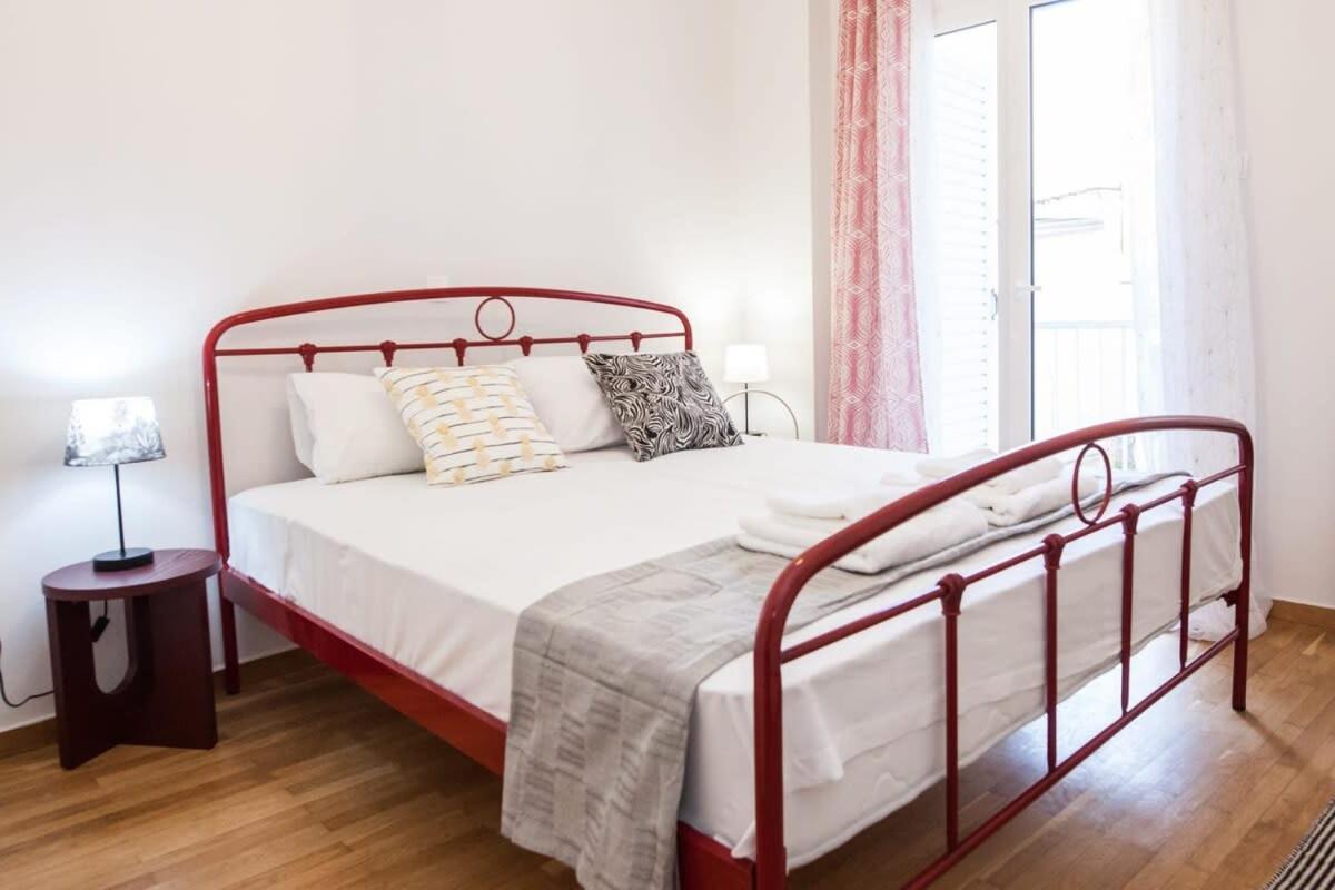 אתונה Contemporary Stylish Apartment Located Near Metaxourgeio Area מראה חיצוני תמונה