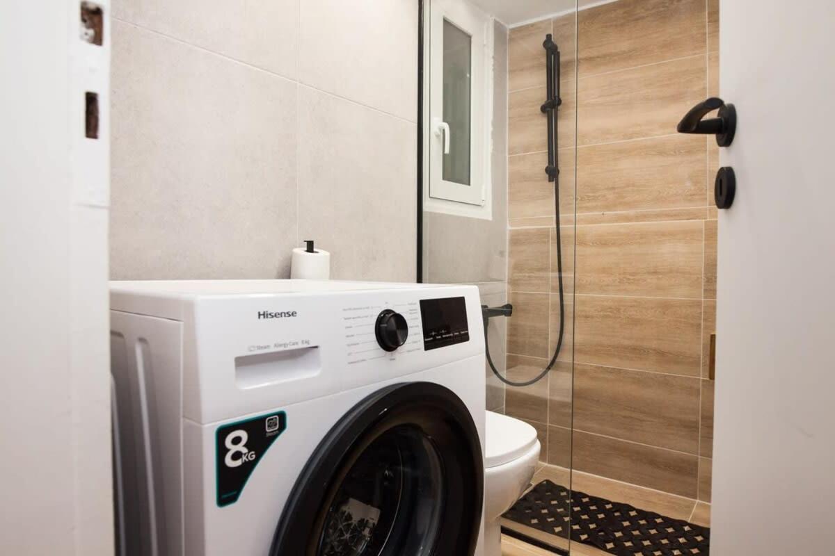 אתונה Contemporary Stylish Apartment Located Near Metaxourgeio Area מראה חיצוני תמונה
