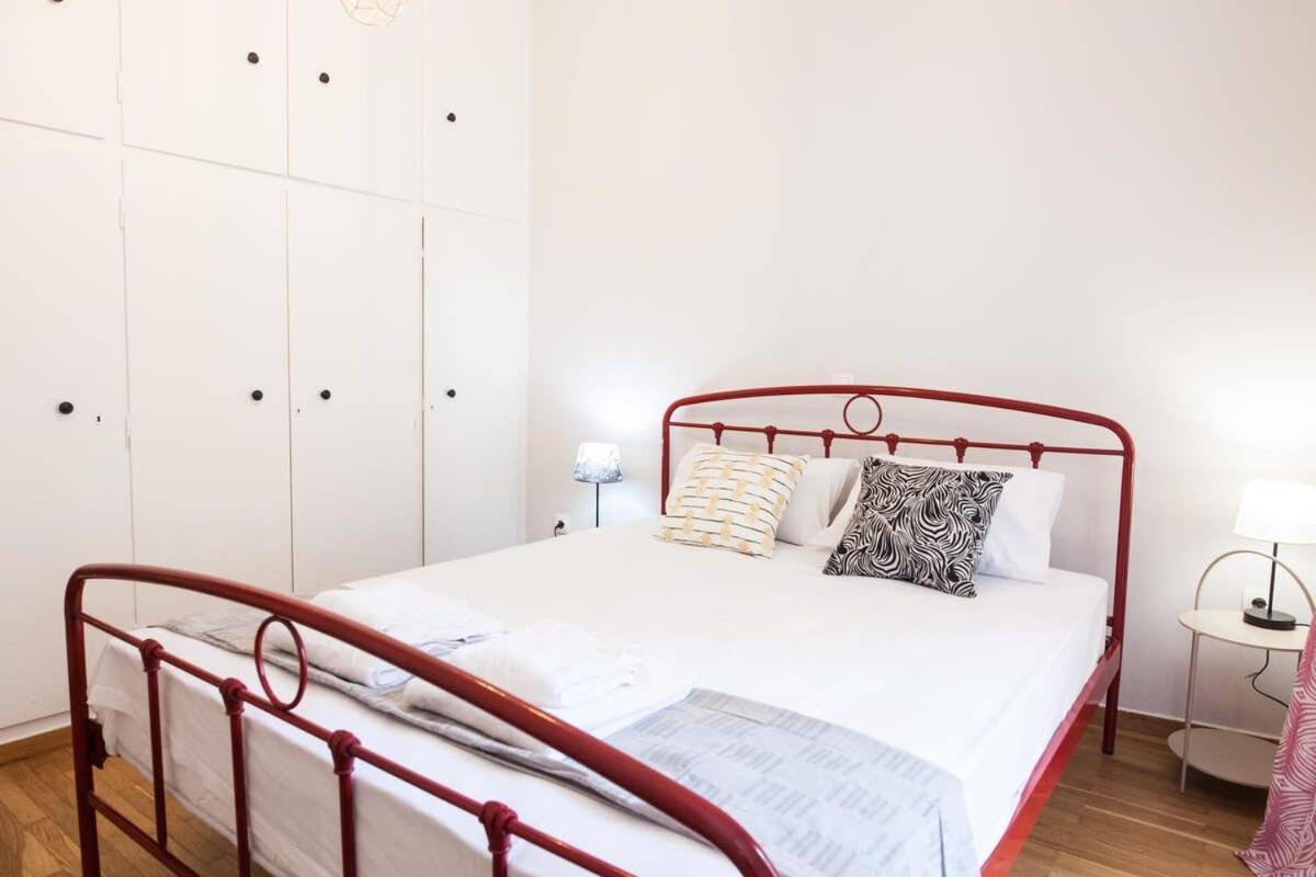 אתונה Contemporary Stylish Apartment Located Near Metaxourgeio Area מראה חיצוני תמונה