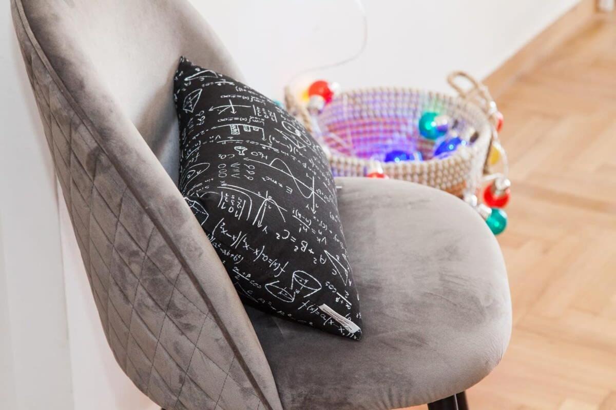 אתונה Contemporary Stylish Apartment Located Near Metaxourgeio Area מראה חיצוני תמונה