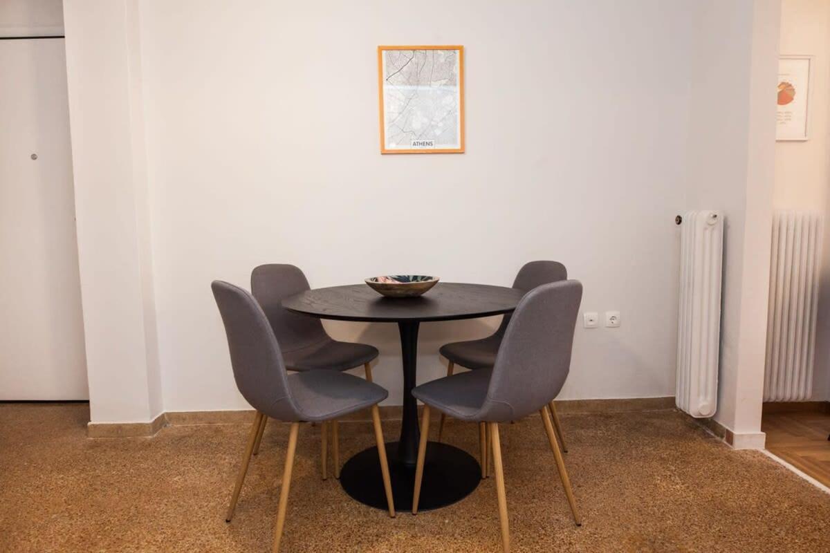אתונה Contemporary Stylish Apartment Located Near Metaxourgeio Area מראה חיצוני תמונה