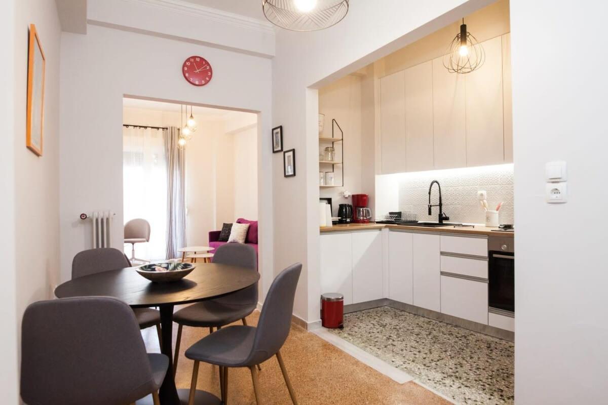 אתונה Contemporary Stylish Apartment Located Near Metaxourgeio Area מראה חיצוני תמונה