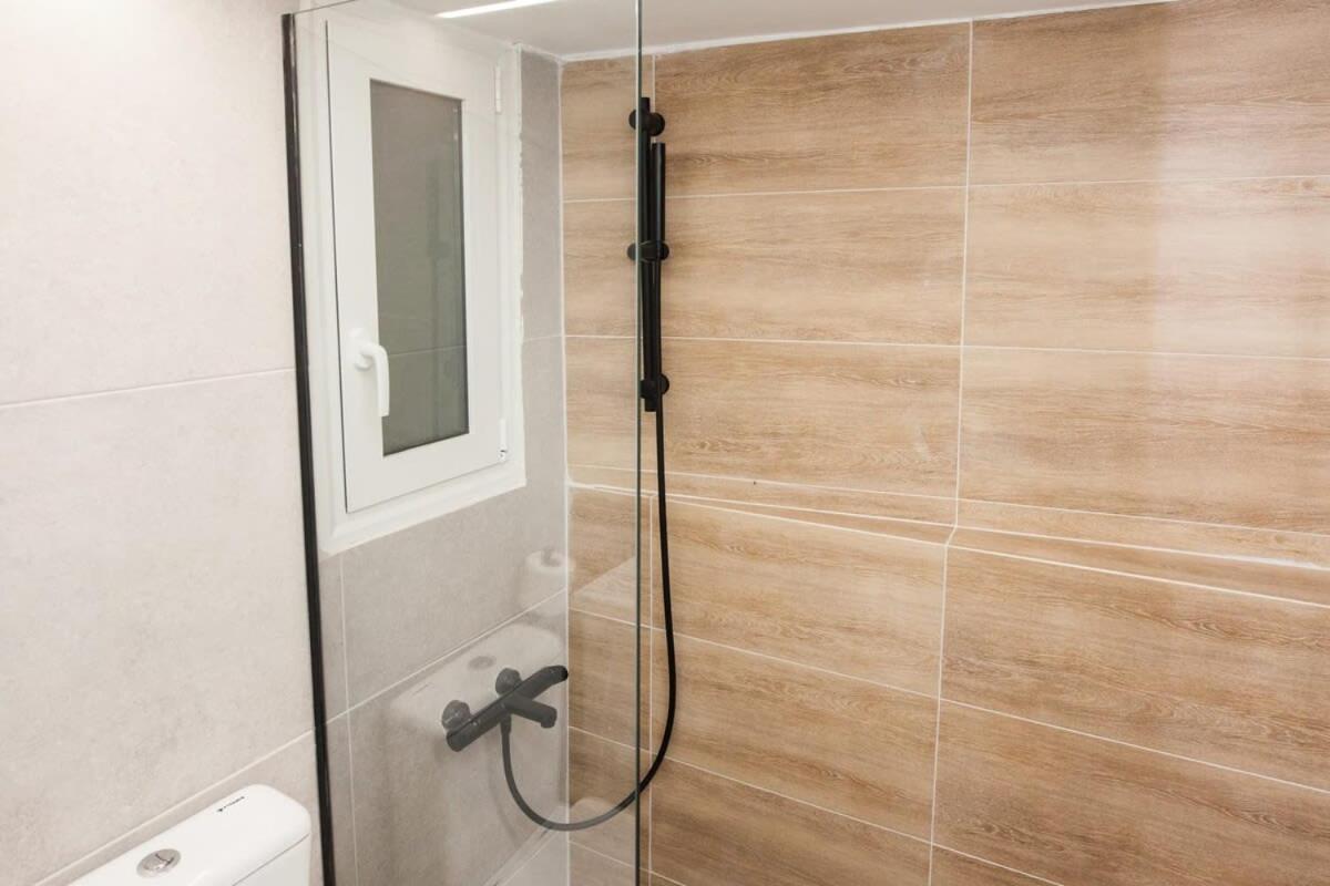 אתונה Contemporary Stylish Apartment Located Near Metaxourgeio Area מראה חיצוני תמונה